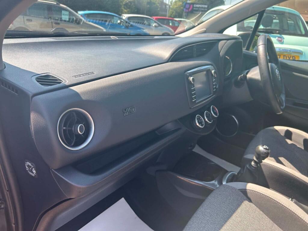 Toyota Yaris view 17