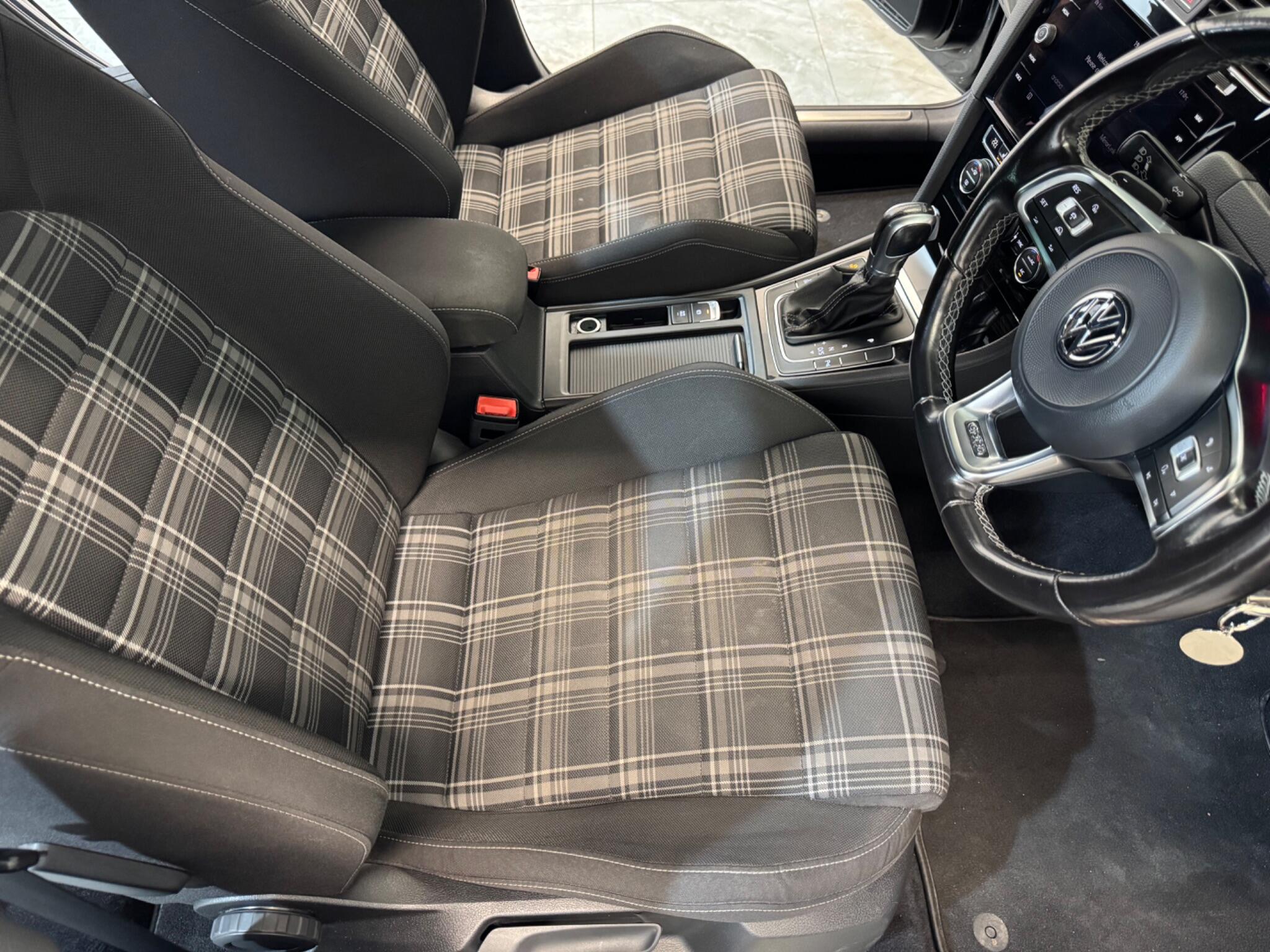 Volkswagen Golf view 25