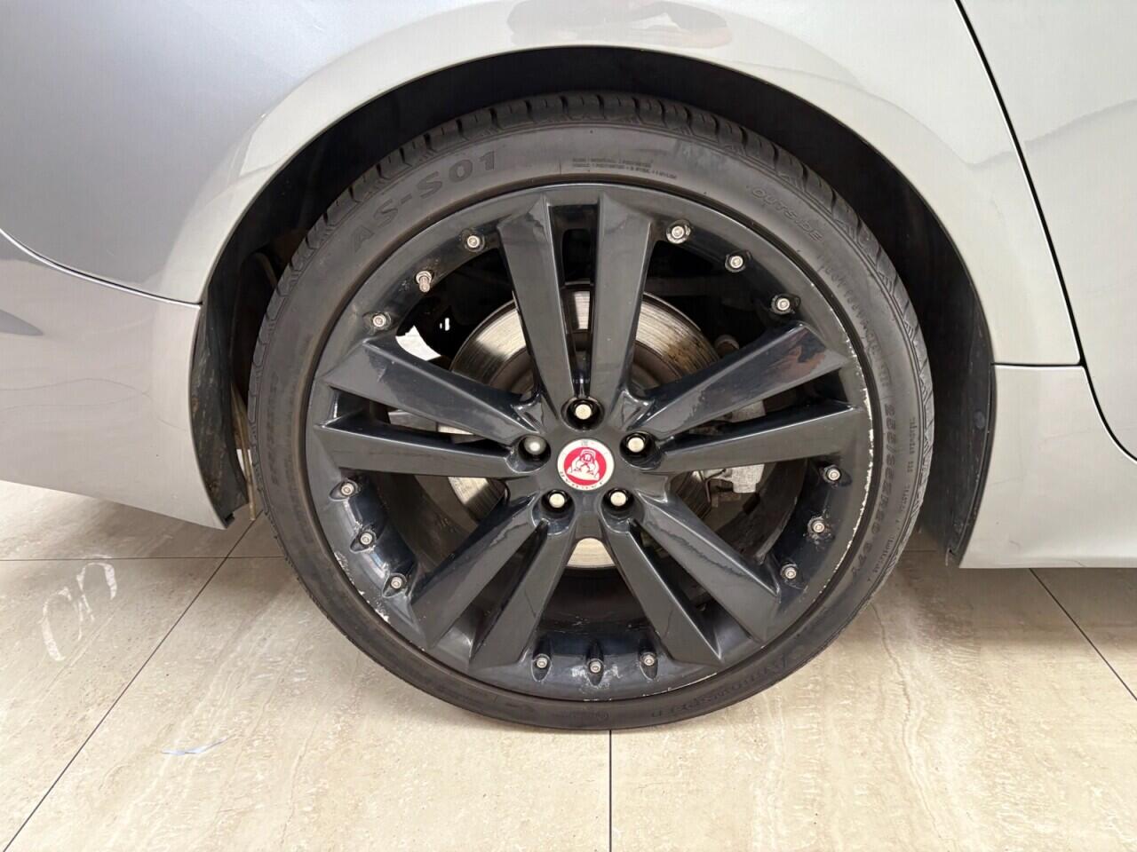 Jaguar XF view 10