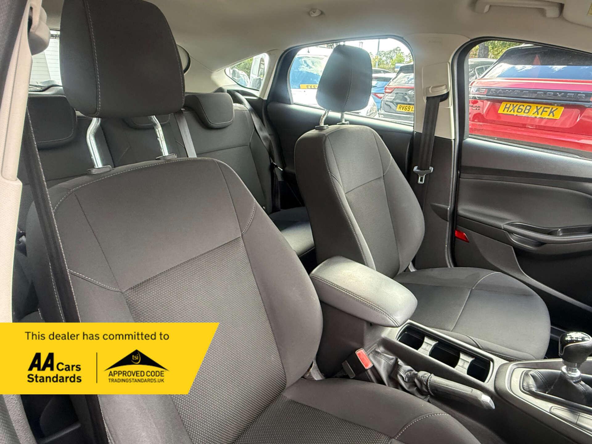 Ford Focus view 39