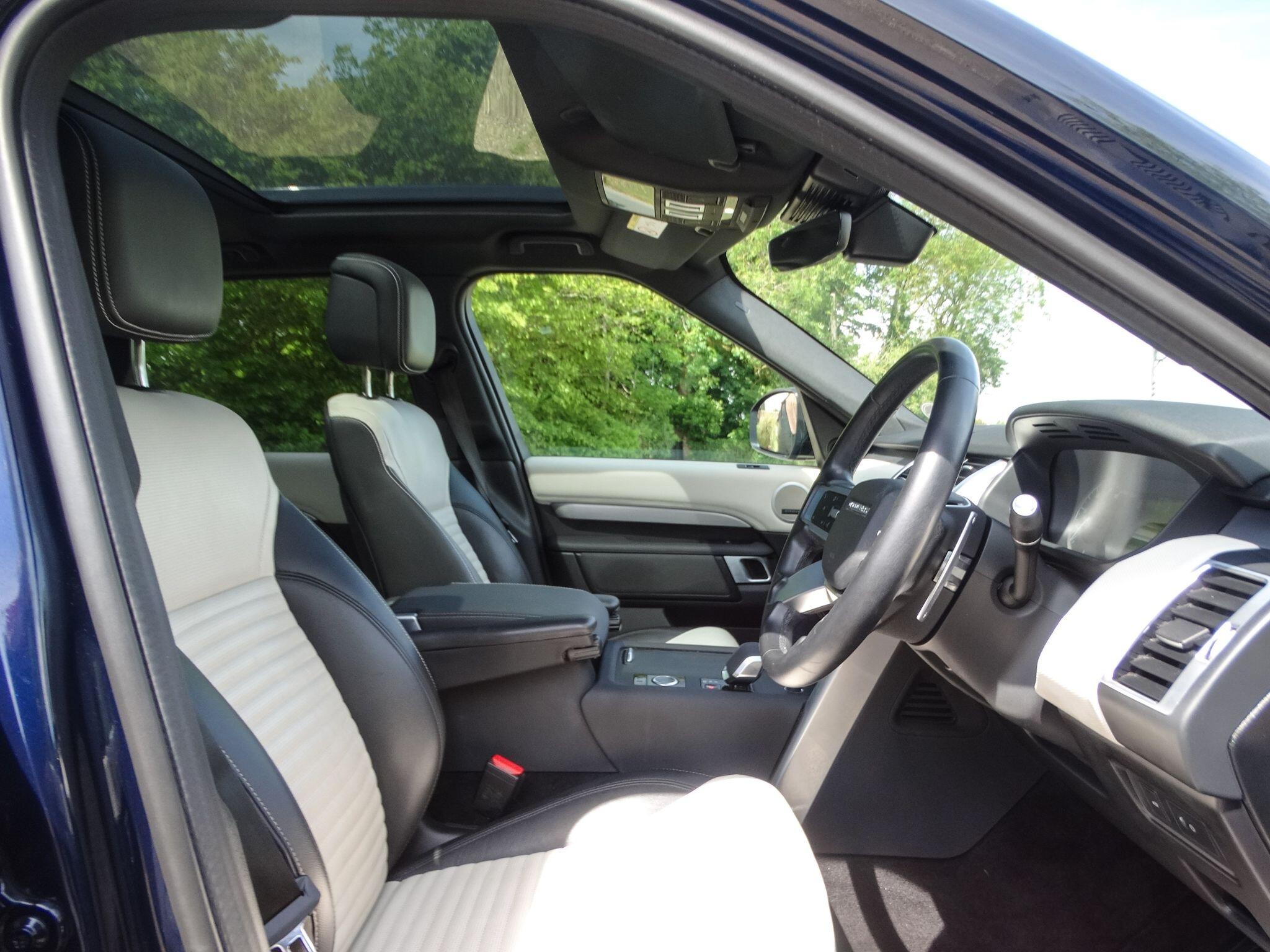 Land Rover Discovery 3 view 20