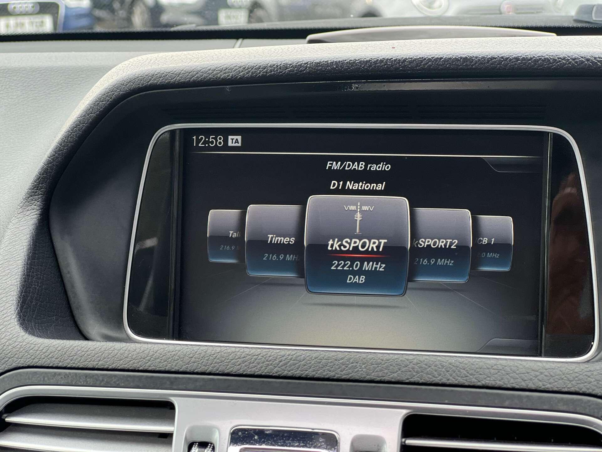 Mercedes-Benz E-Class view 23