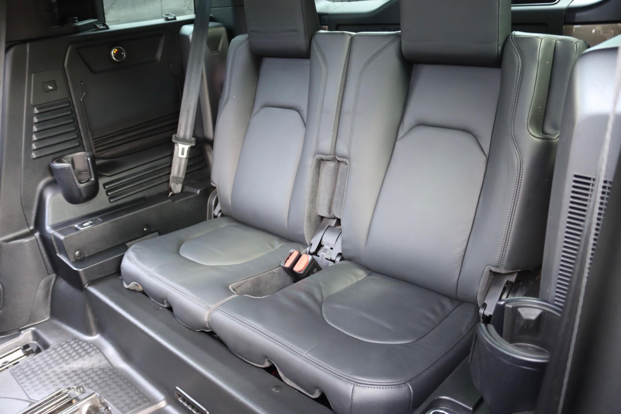 Land Rover Defender view 10