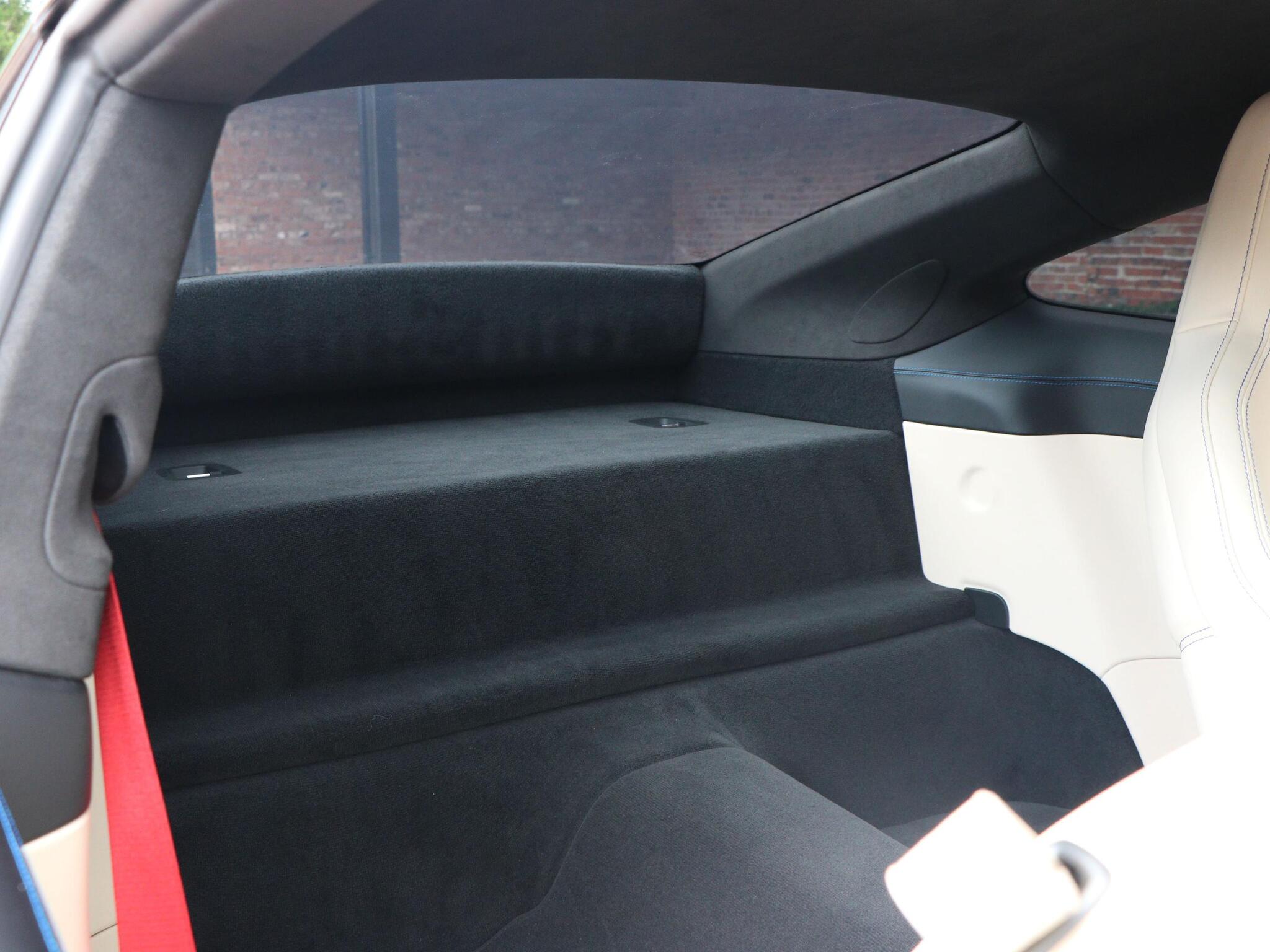 Porsche 911 view 22
