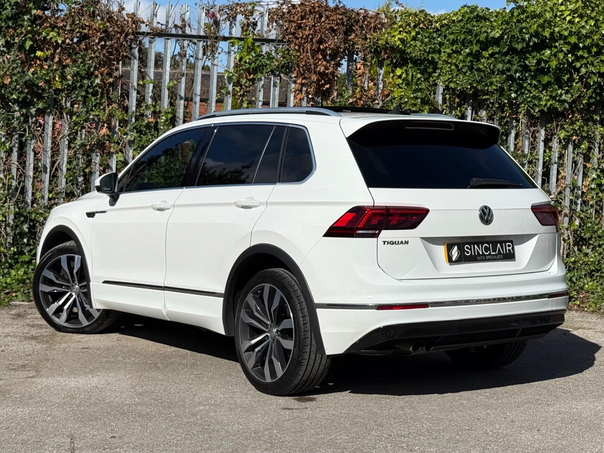 Volkswagen Tiguan view 4