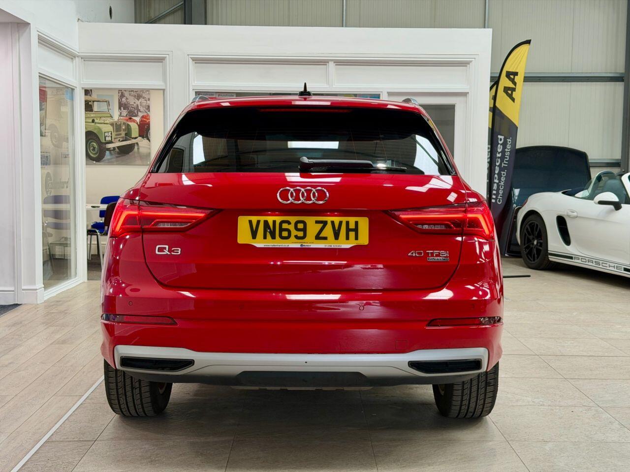 Audi Q3 view 15