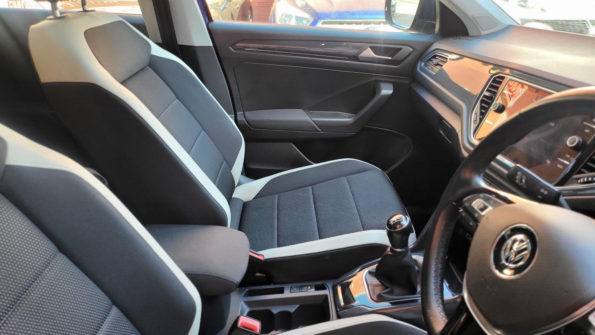 Volkswagen T-Roc view 18