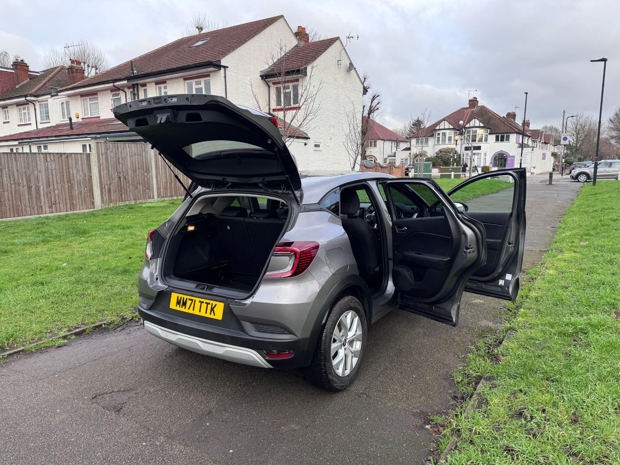 2022 Renault Captur 1.0 TCe Iconic Euro 6 (s/s) 5dr • 20,000 miles image 29