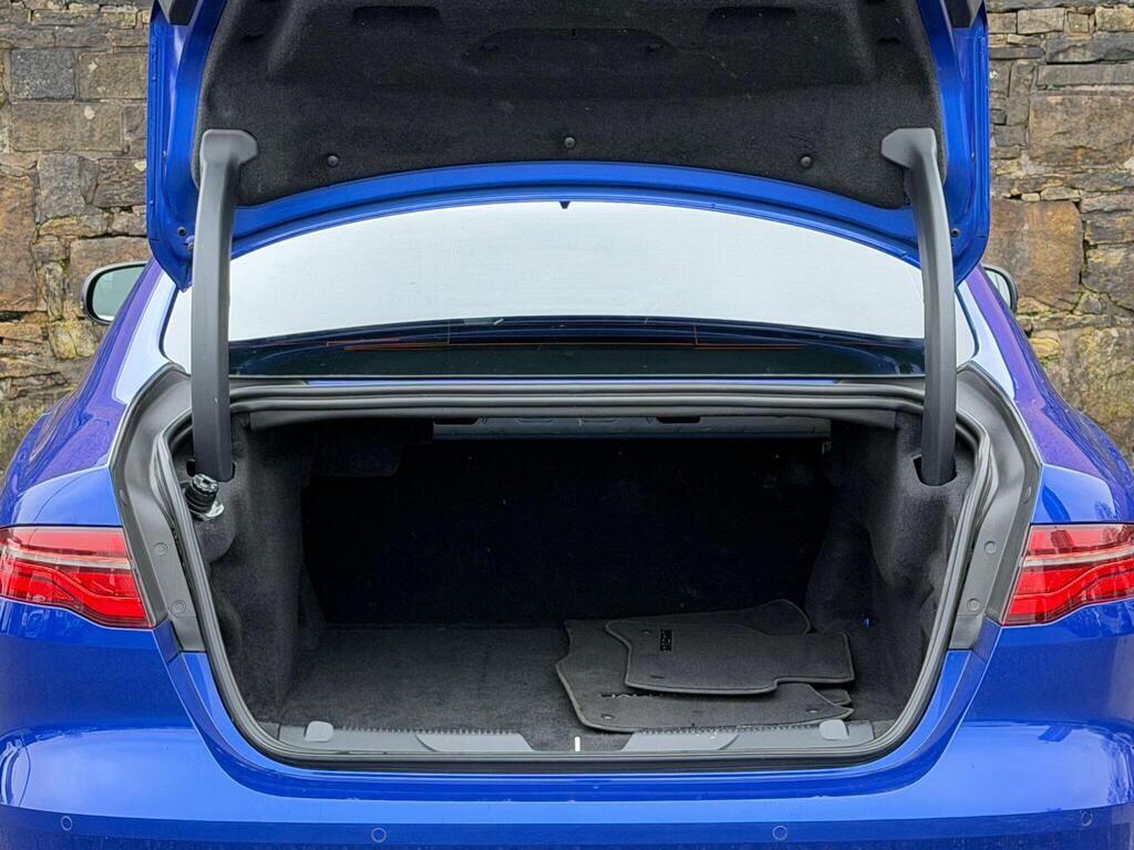 Jaguar XE view 21