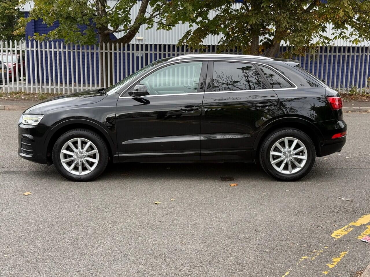 Audi Q3 view 4