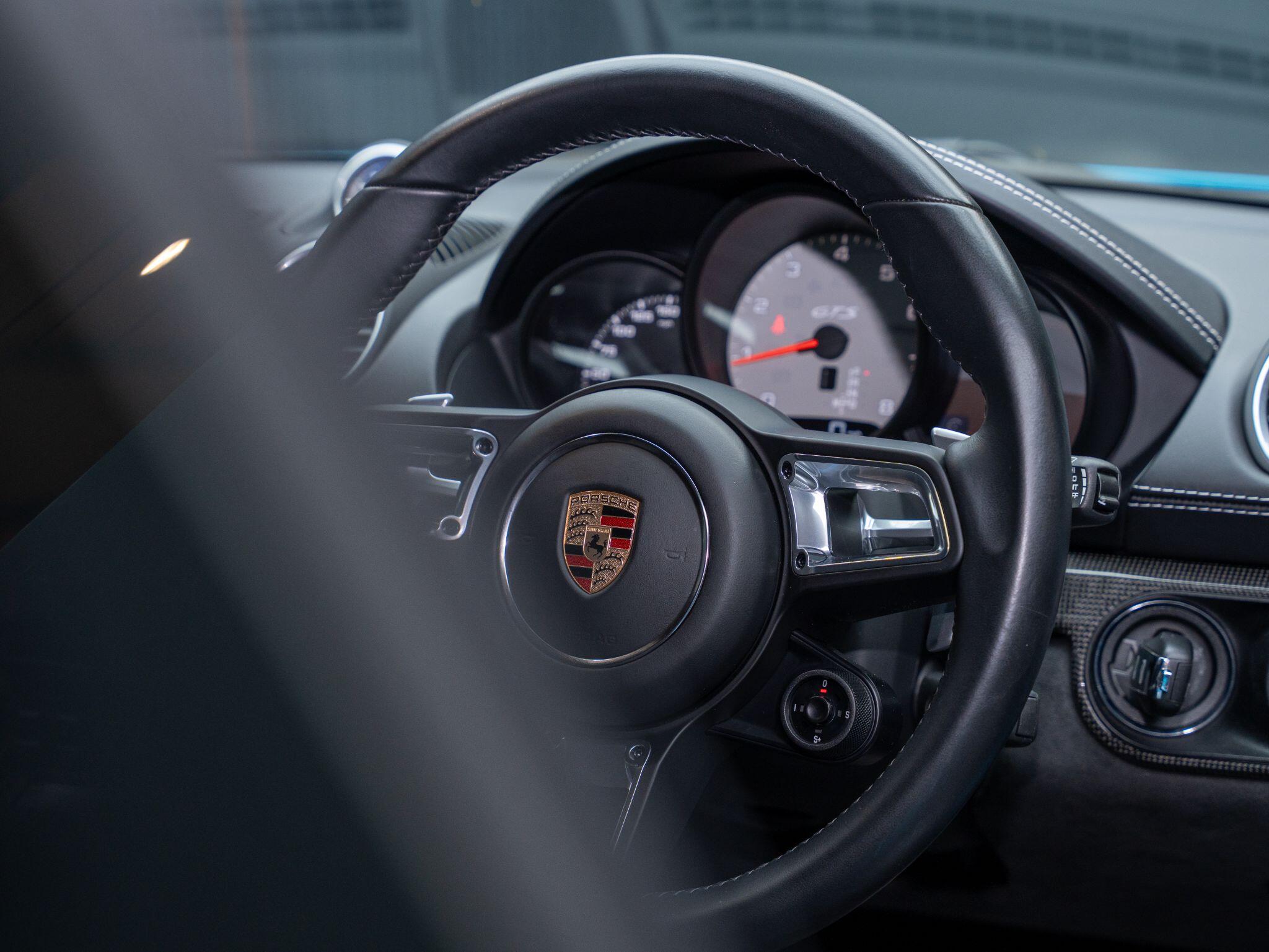 Porsche Cayman view 38
