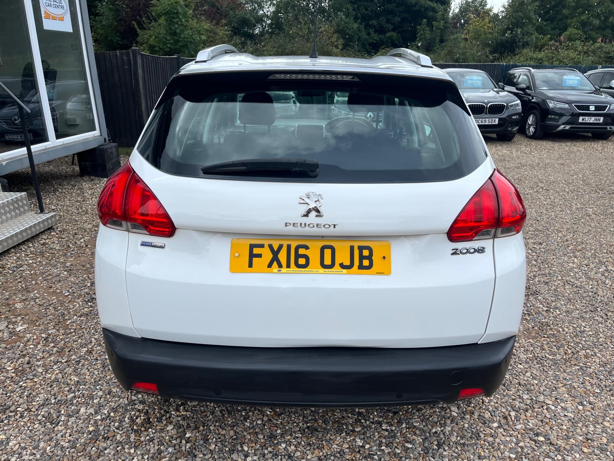 Peugeot 2008 view 5