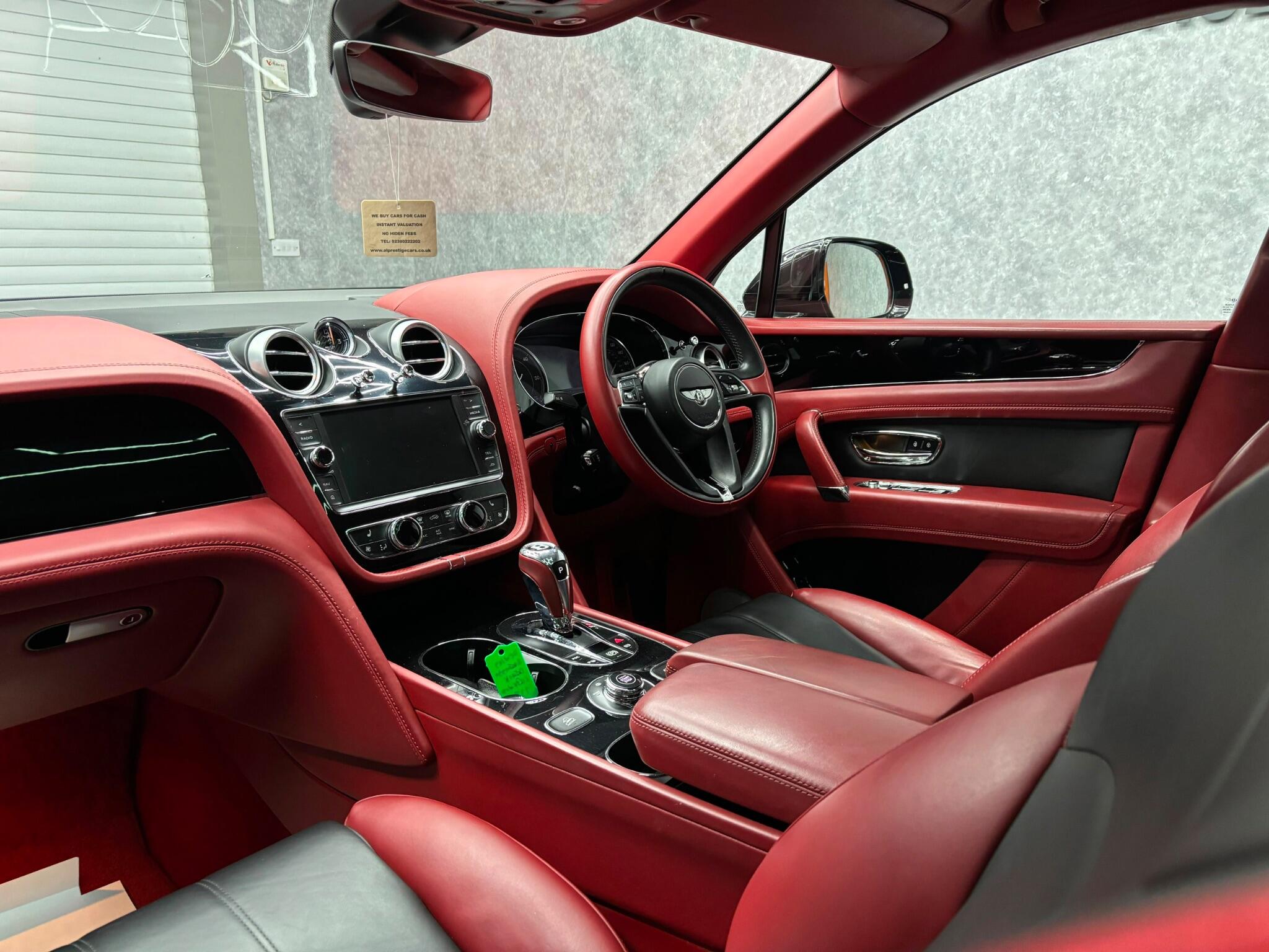 Bentley Bentayga view 8
