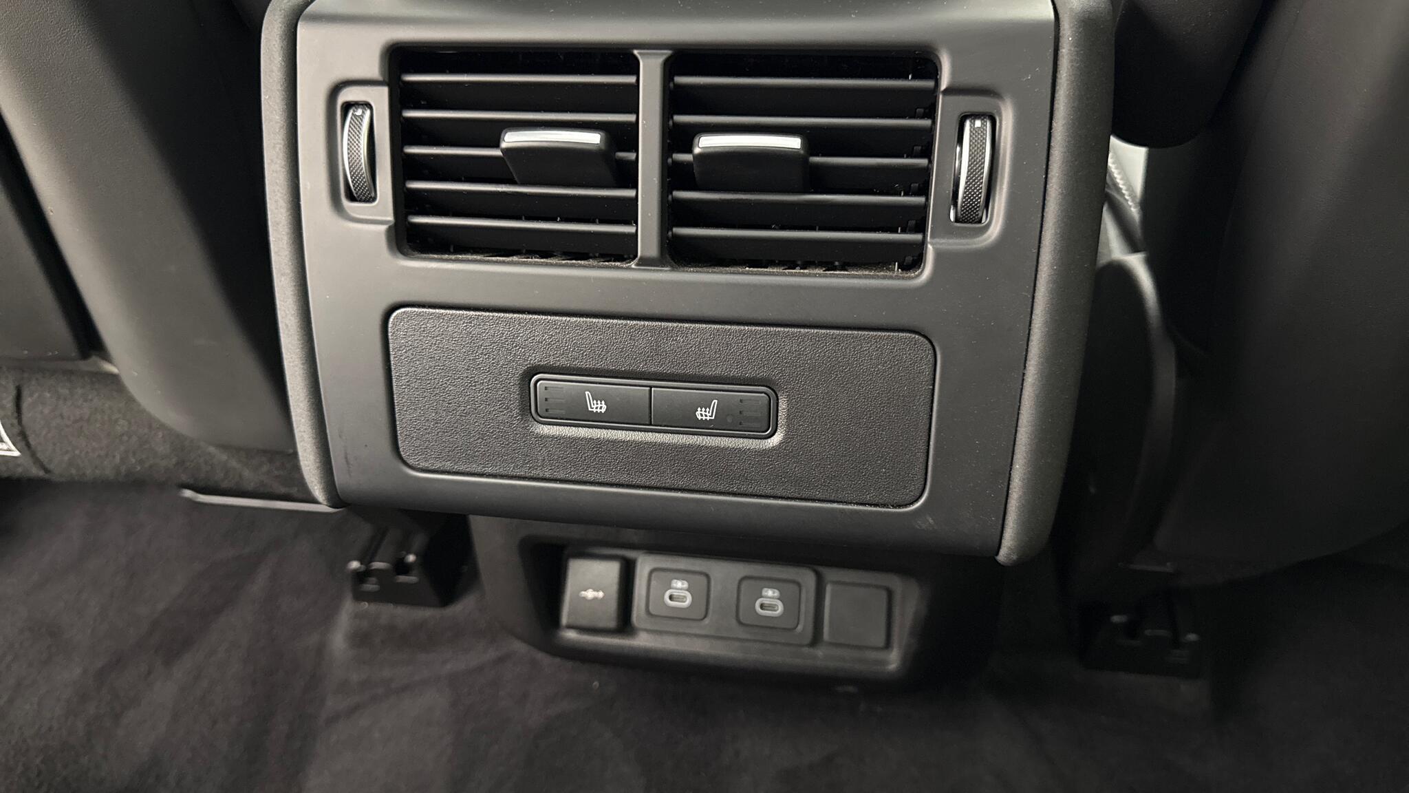 Land Rover Discovery view 18