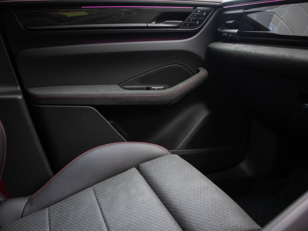 Porsche Macan view 56