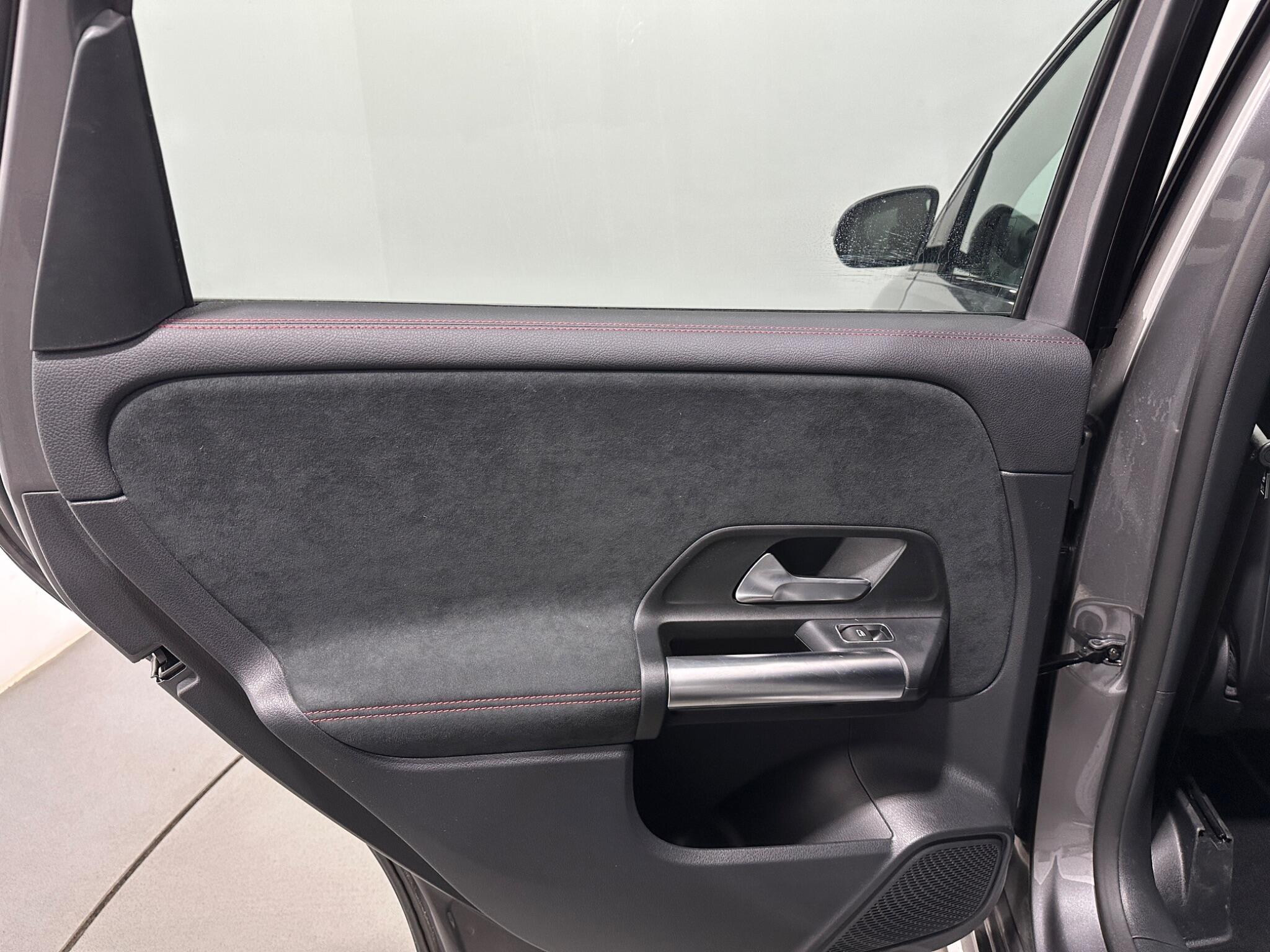 Mercedes-Benz B-Class view 42