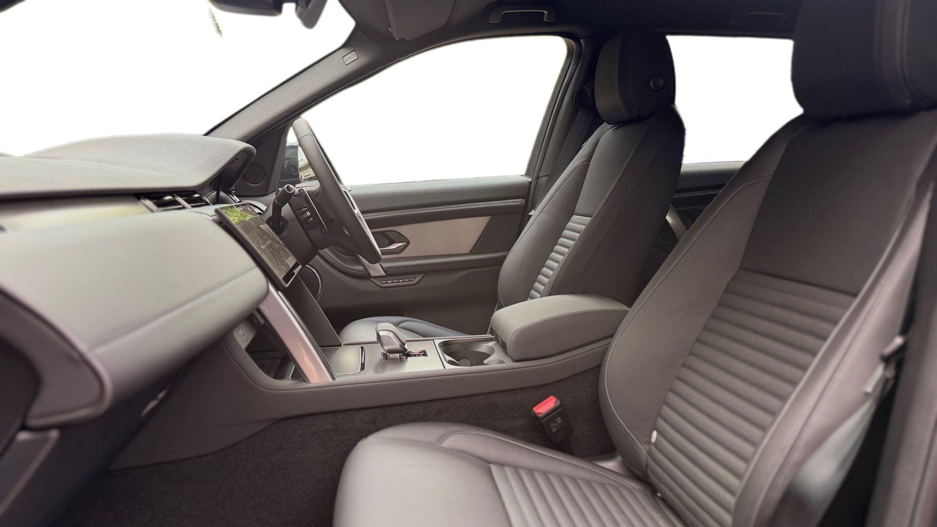Land Rover Discovery Sport view 3