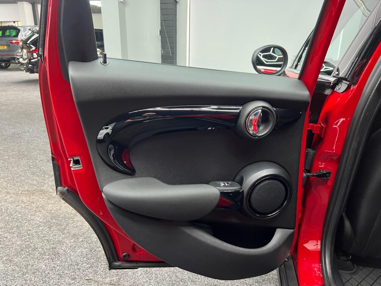 Mini Hatch view 43