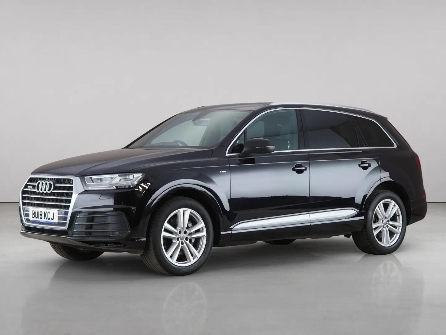 Audi Q7 view 2