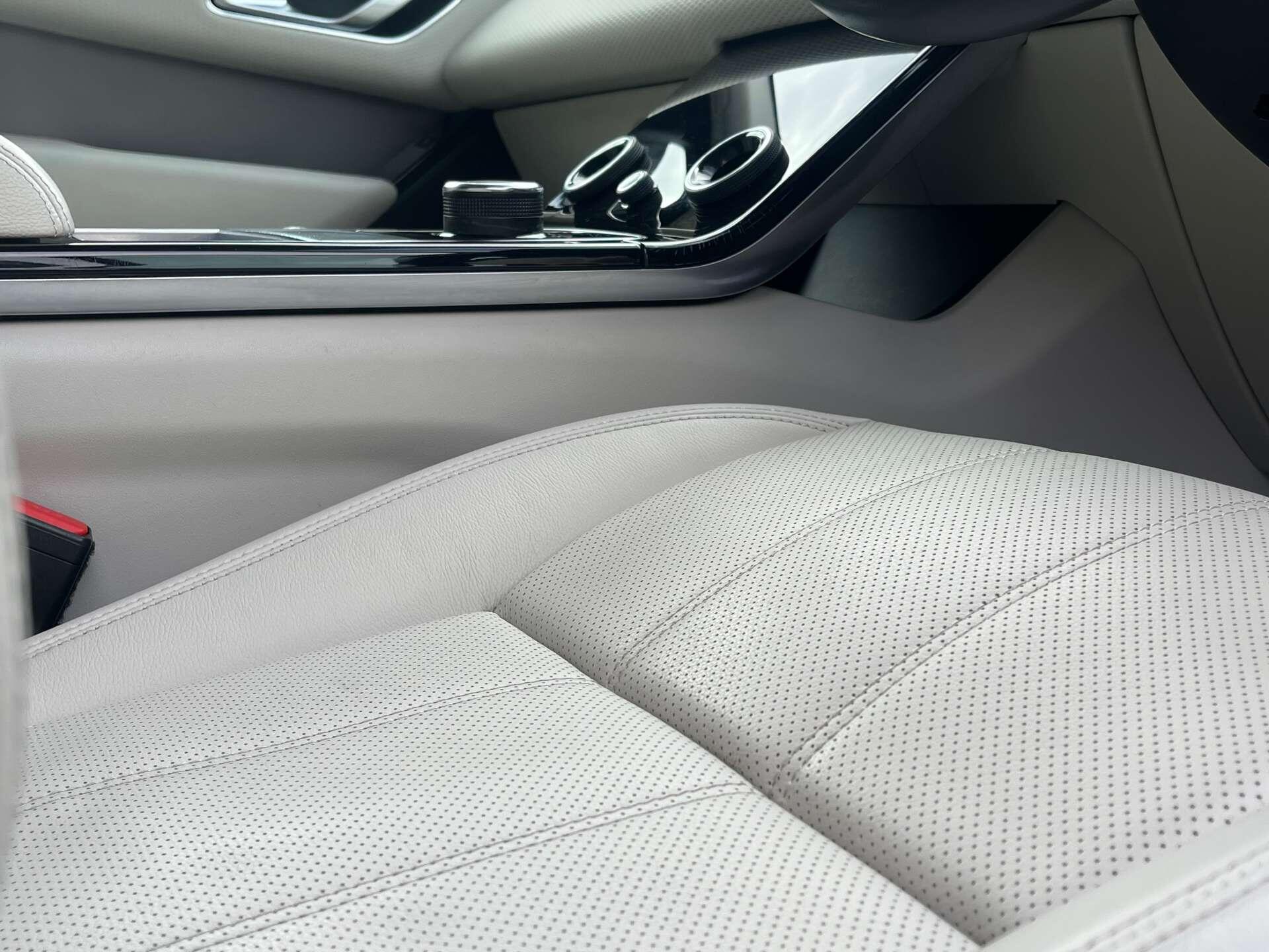 Land Rover Range Rover Velar view 36