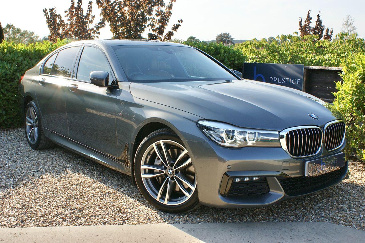 BMW 7 Series view 9