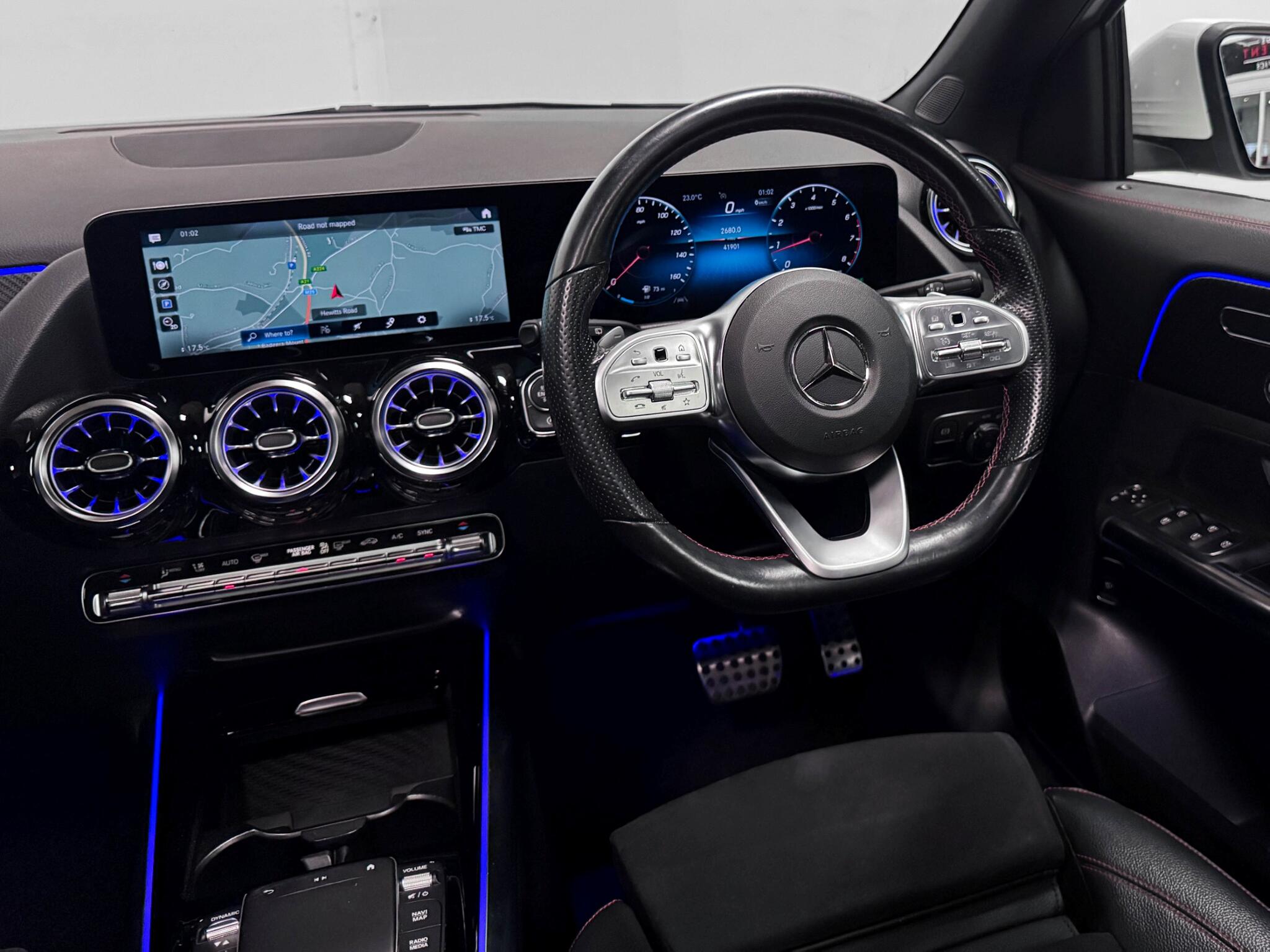Mercedes-Benz Gla view 16