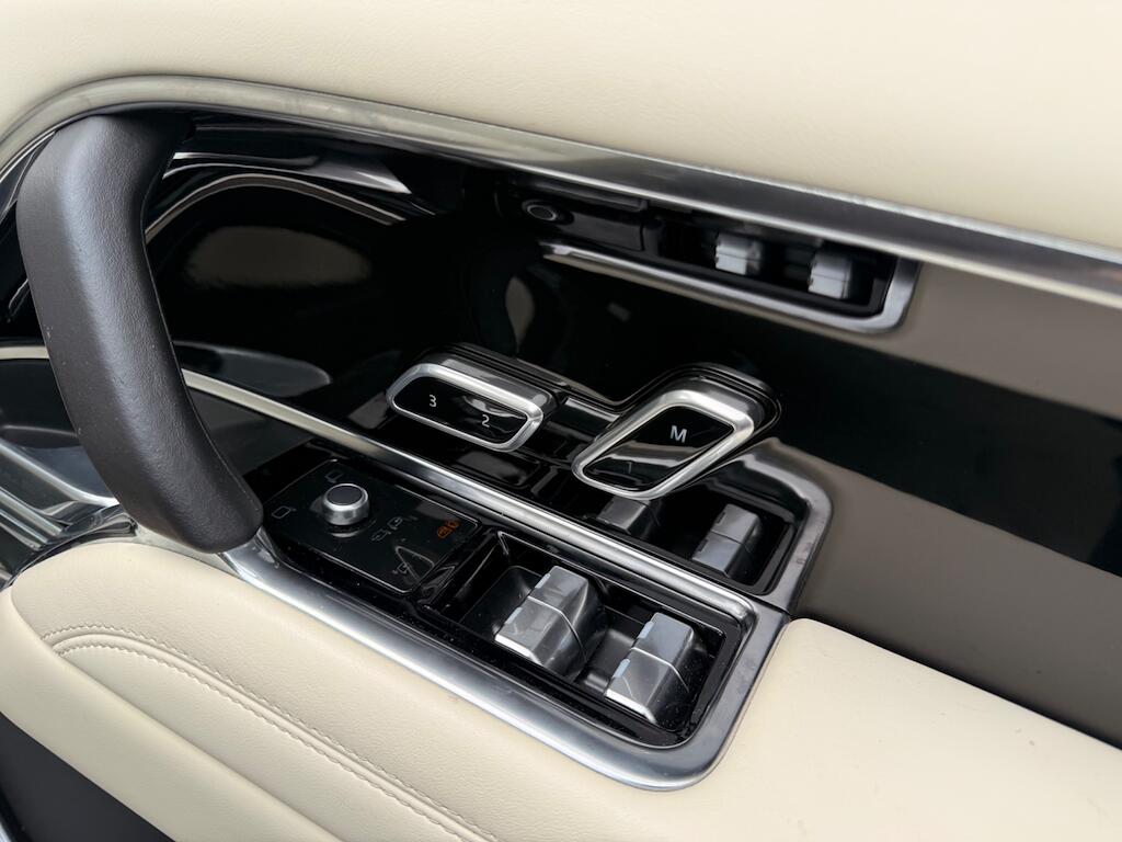 Land Rover Range Rover view 32