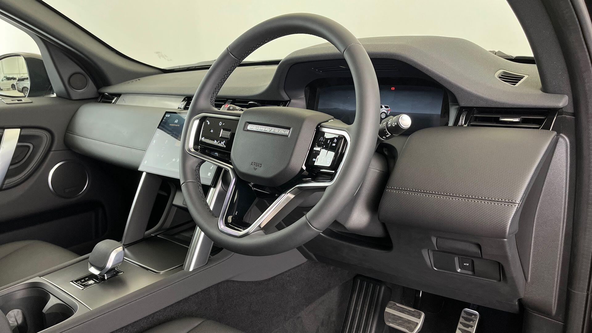 Land Rover Discovery Sport view 36