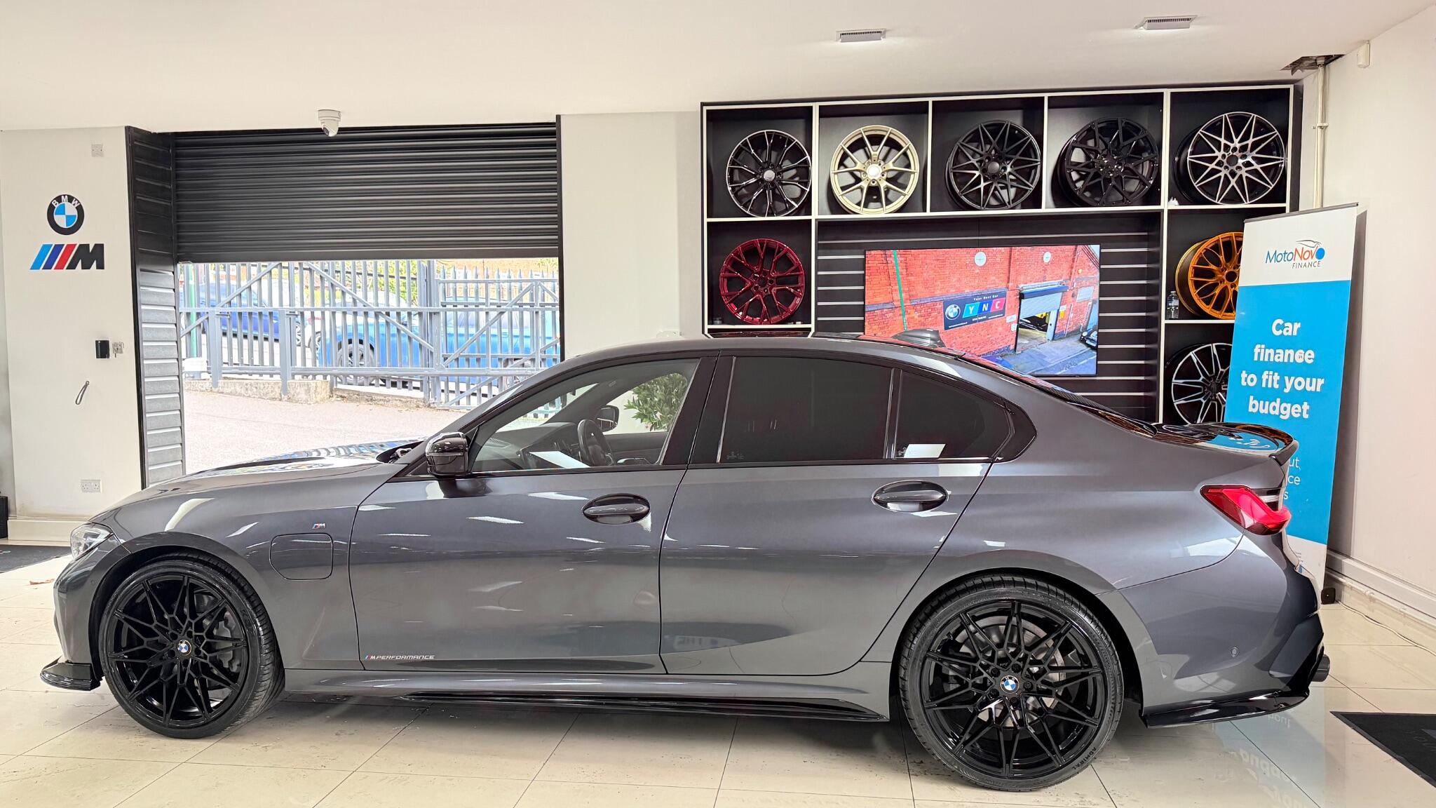 BMW 3 Series view 35