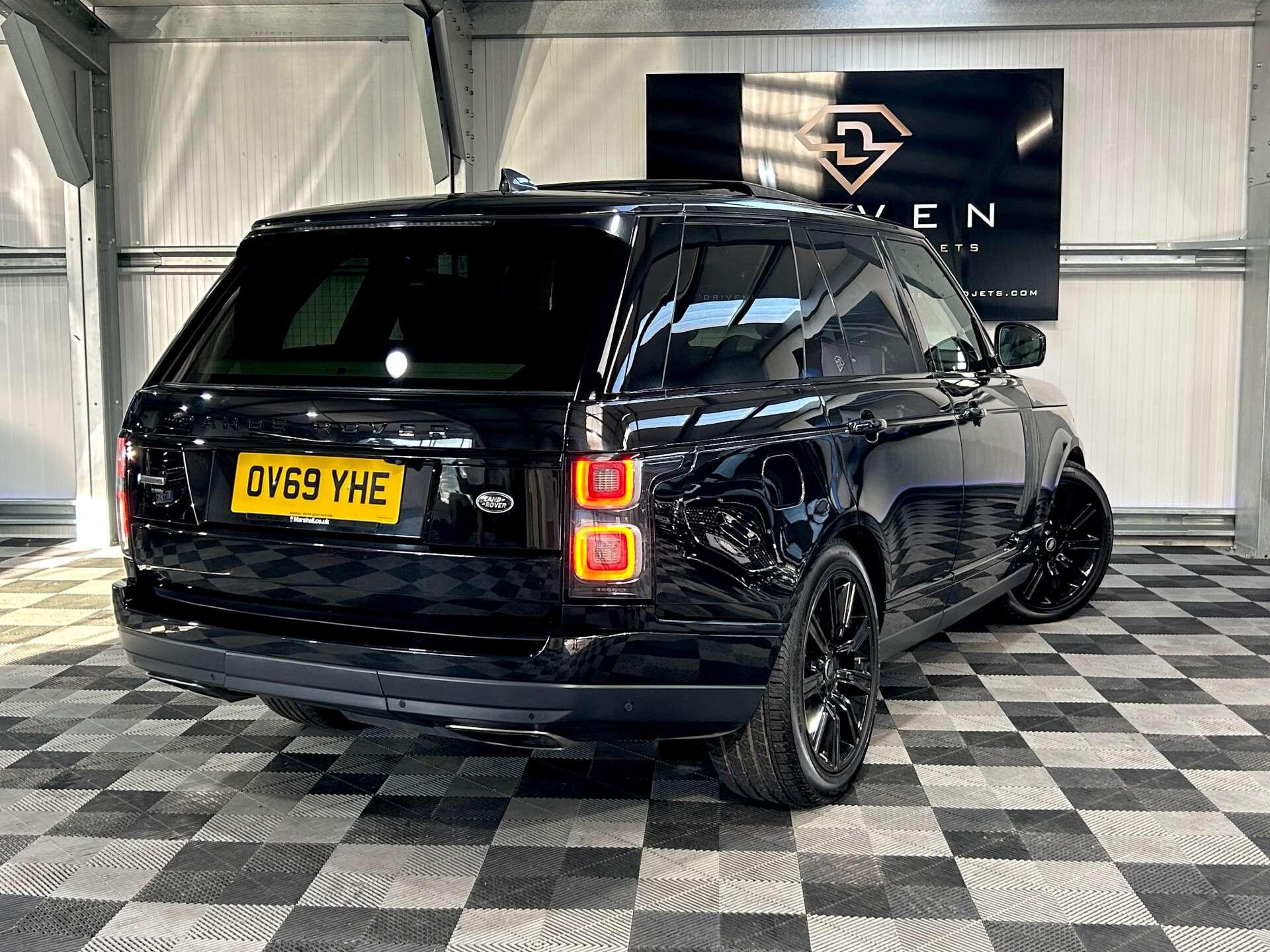 Land Rover Range Rover view 3
