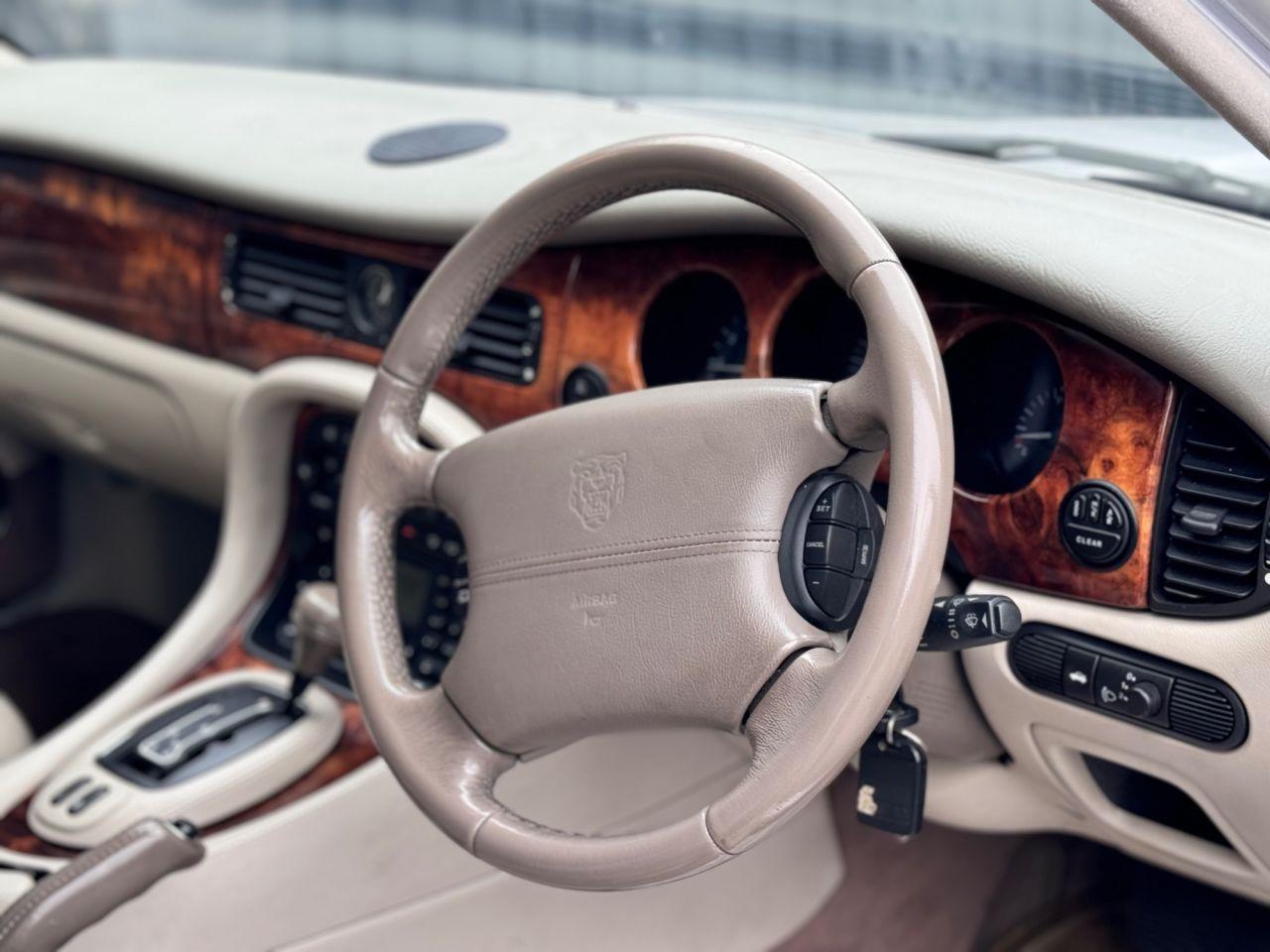Jaguar XJ view 14