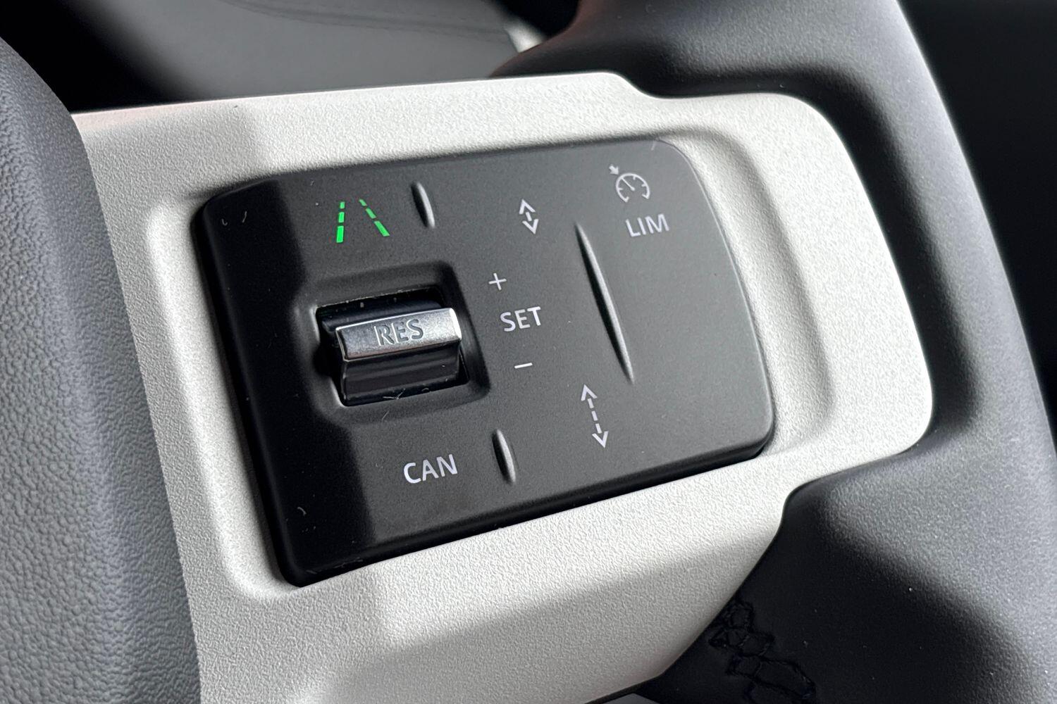 Land Rover Defender view 33