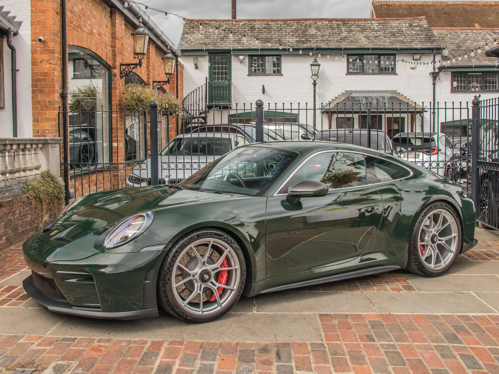 Porsche 911 view 7