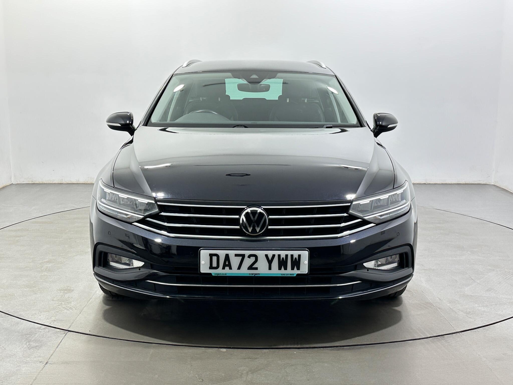 Volkswagen Passat view 3