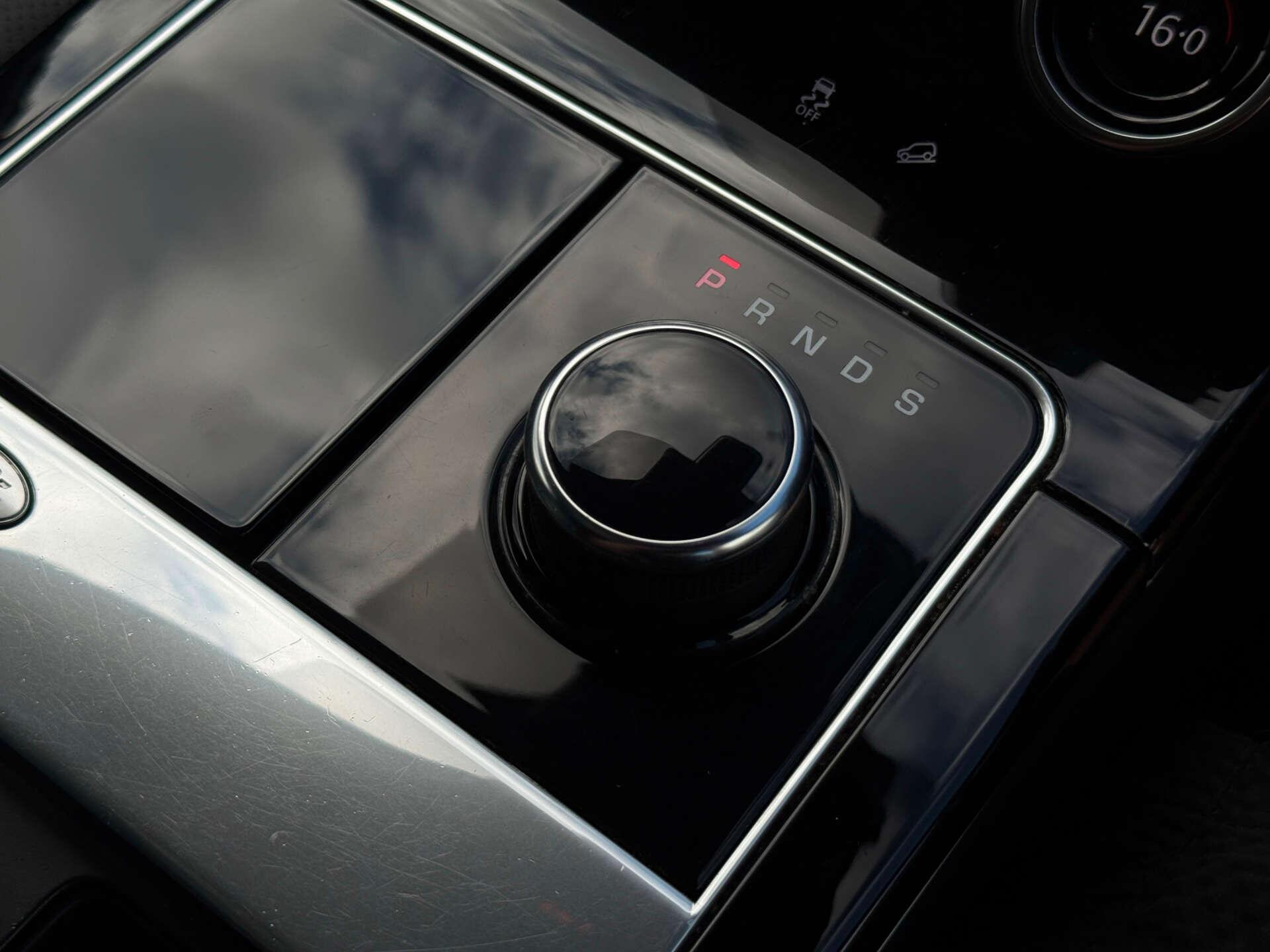 Land Rover Range Rover Velar view 61