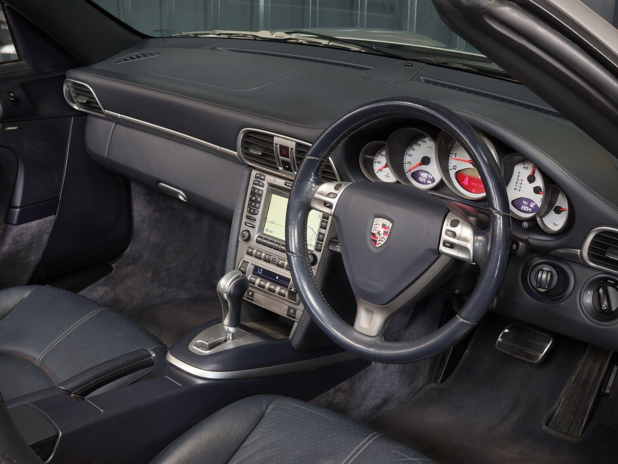 Porsche 911 view 10