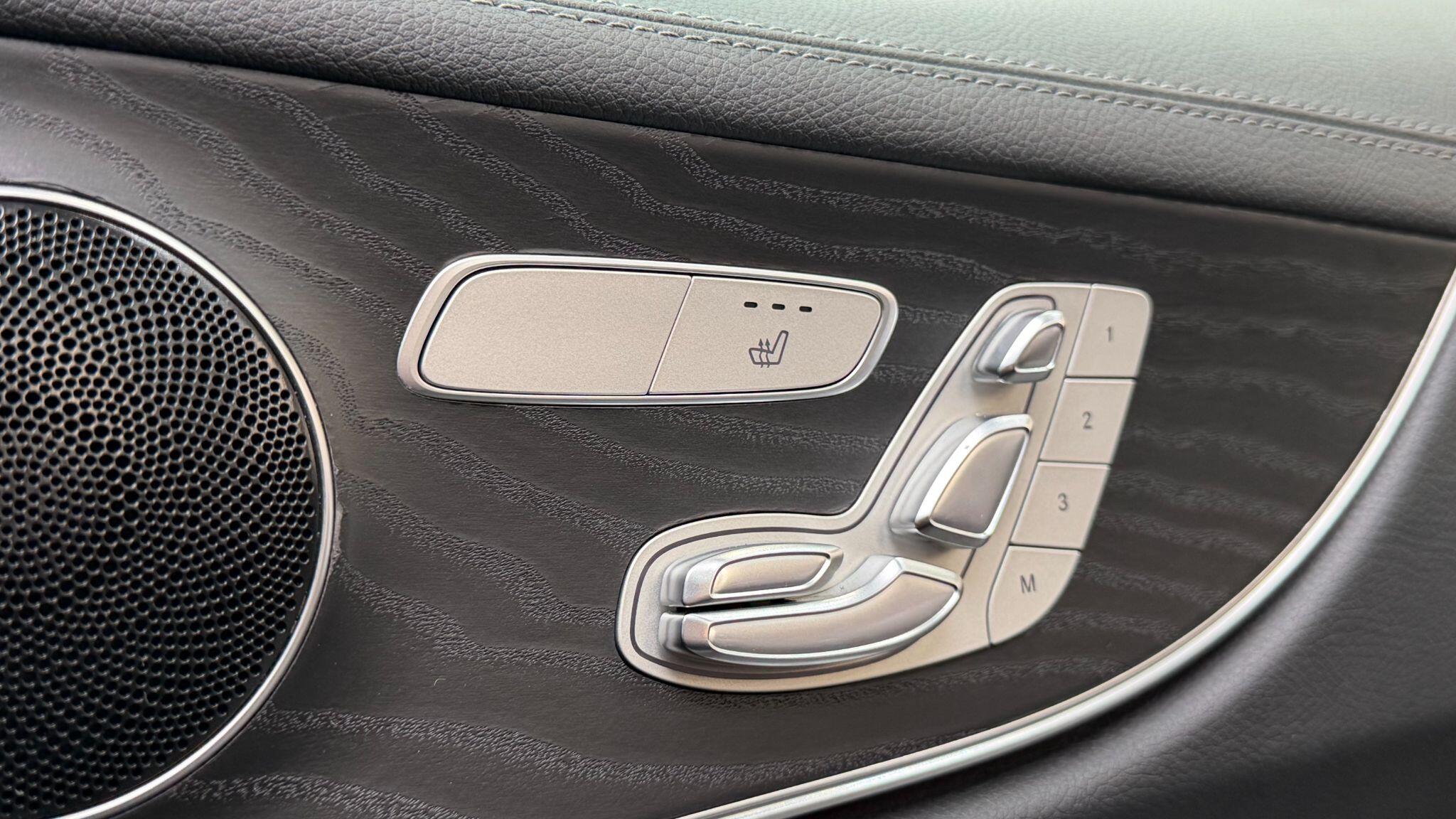 Mercedes-Benz E-Class view 21