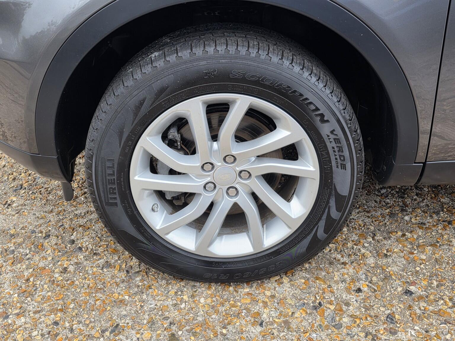 Land Rover Discovery Sport view 11
