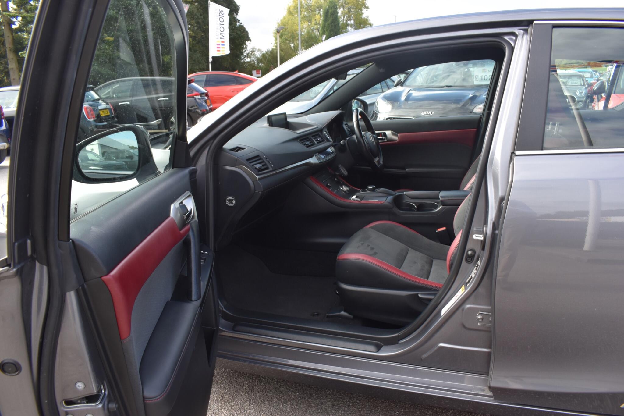 CT - 1.8 200h E-CVT Euro 6 (s/s) 5dr - Image 4