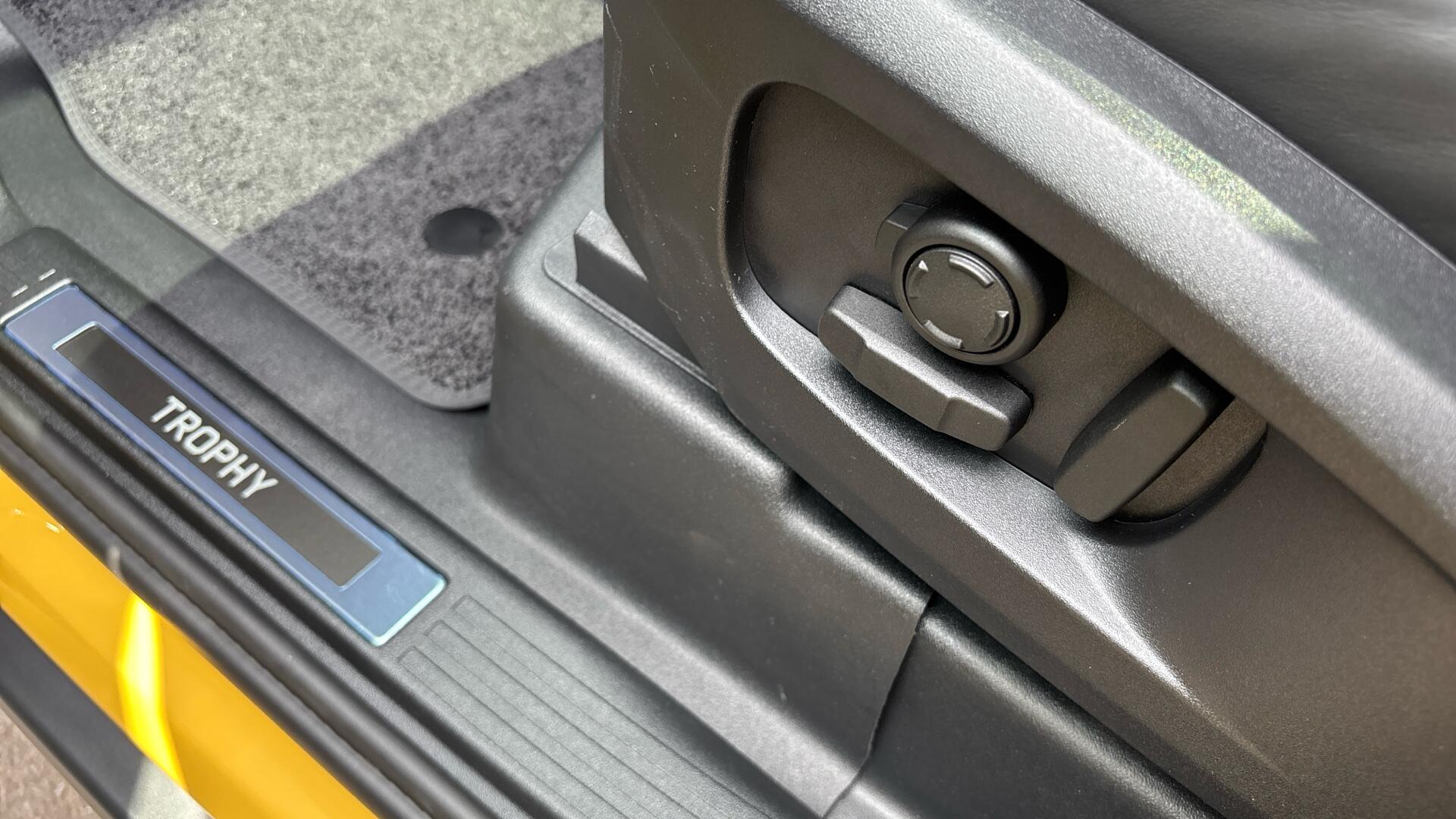 Land Rover Defender view 60