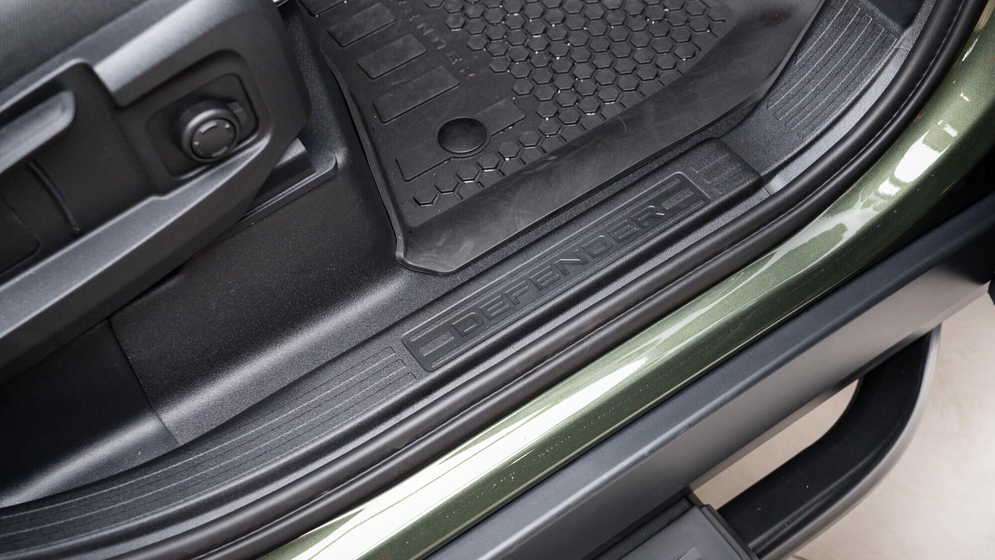Land Rover Defender view 10