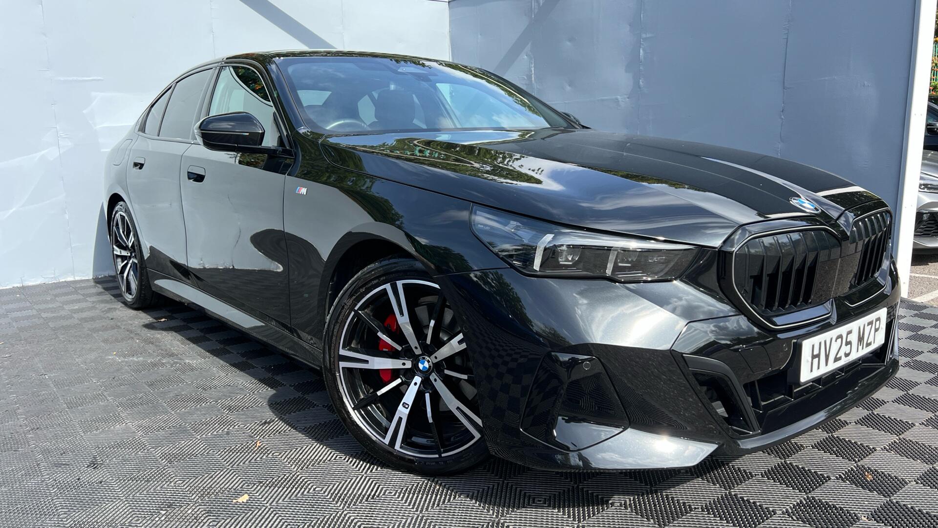 BMW 5 Series view 24