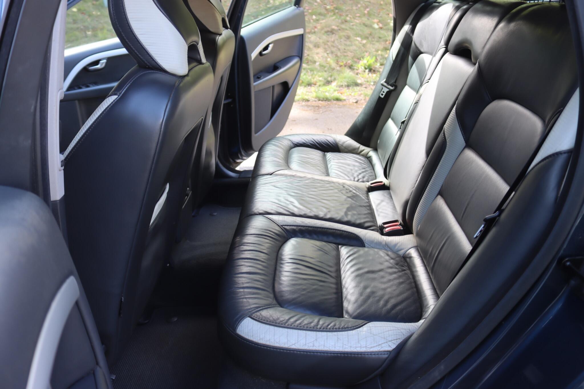Volvo V70 view 8