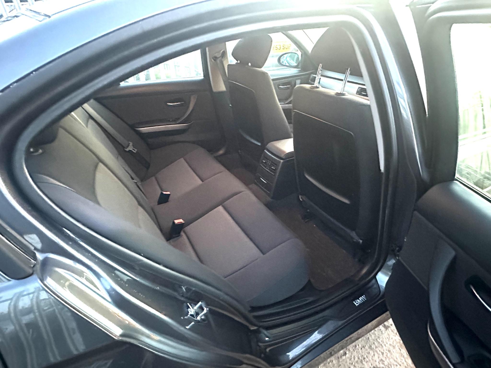 BMW 3 Series view 22