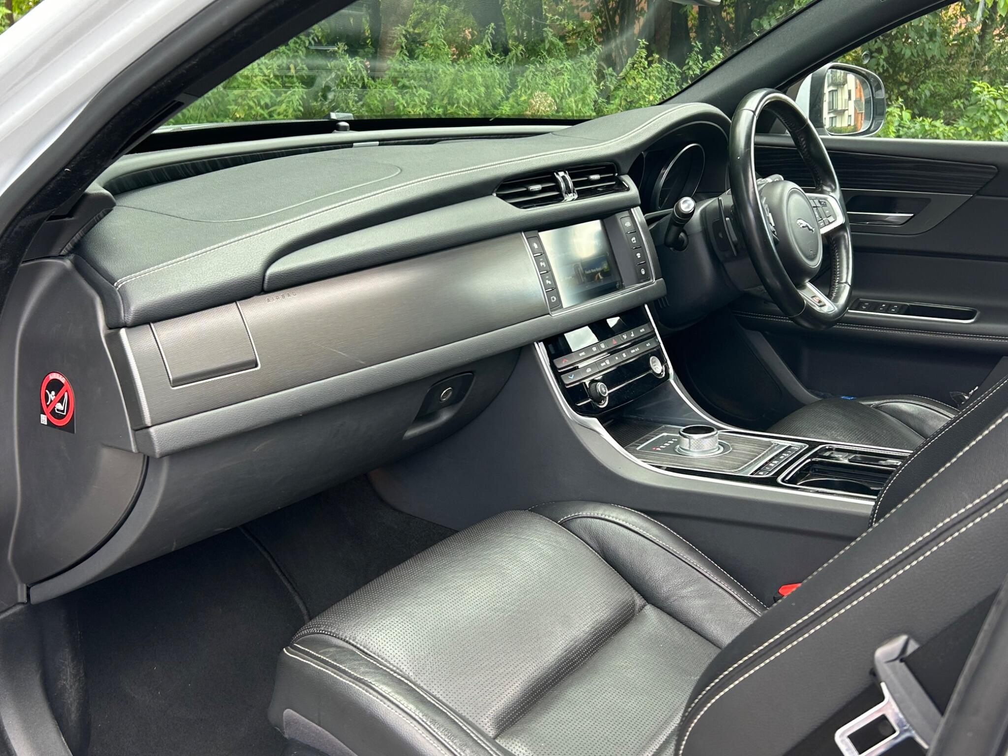 Jaguar XF view 57