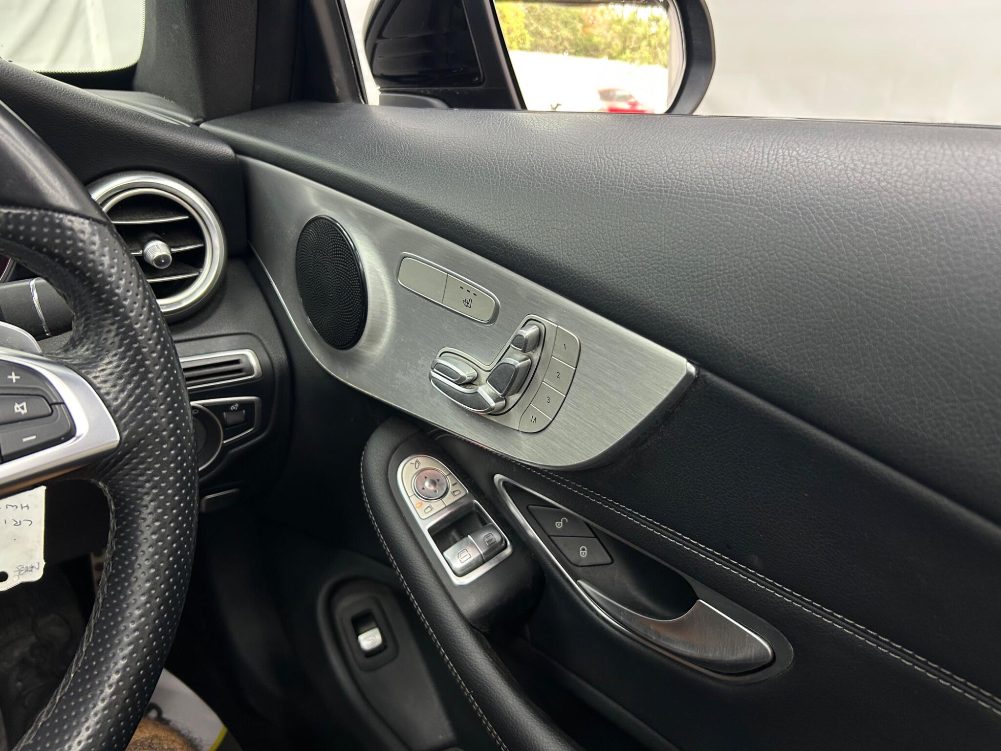 Mercedes-Benz C-Class view 26
