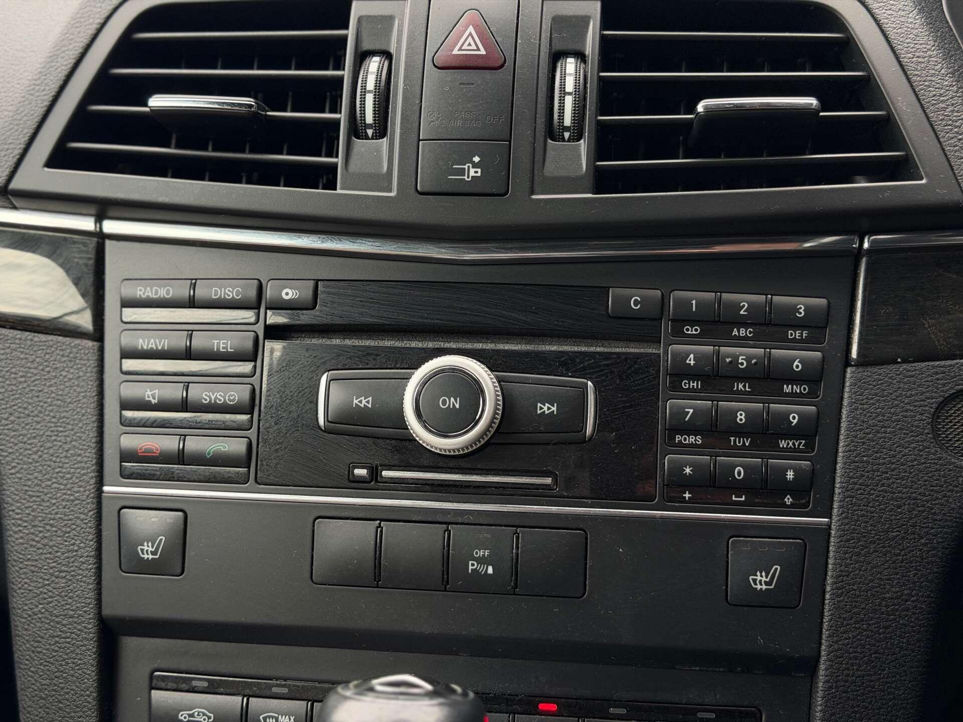 Mercedes-Benz E Class view 29