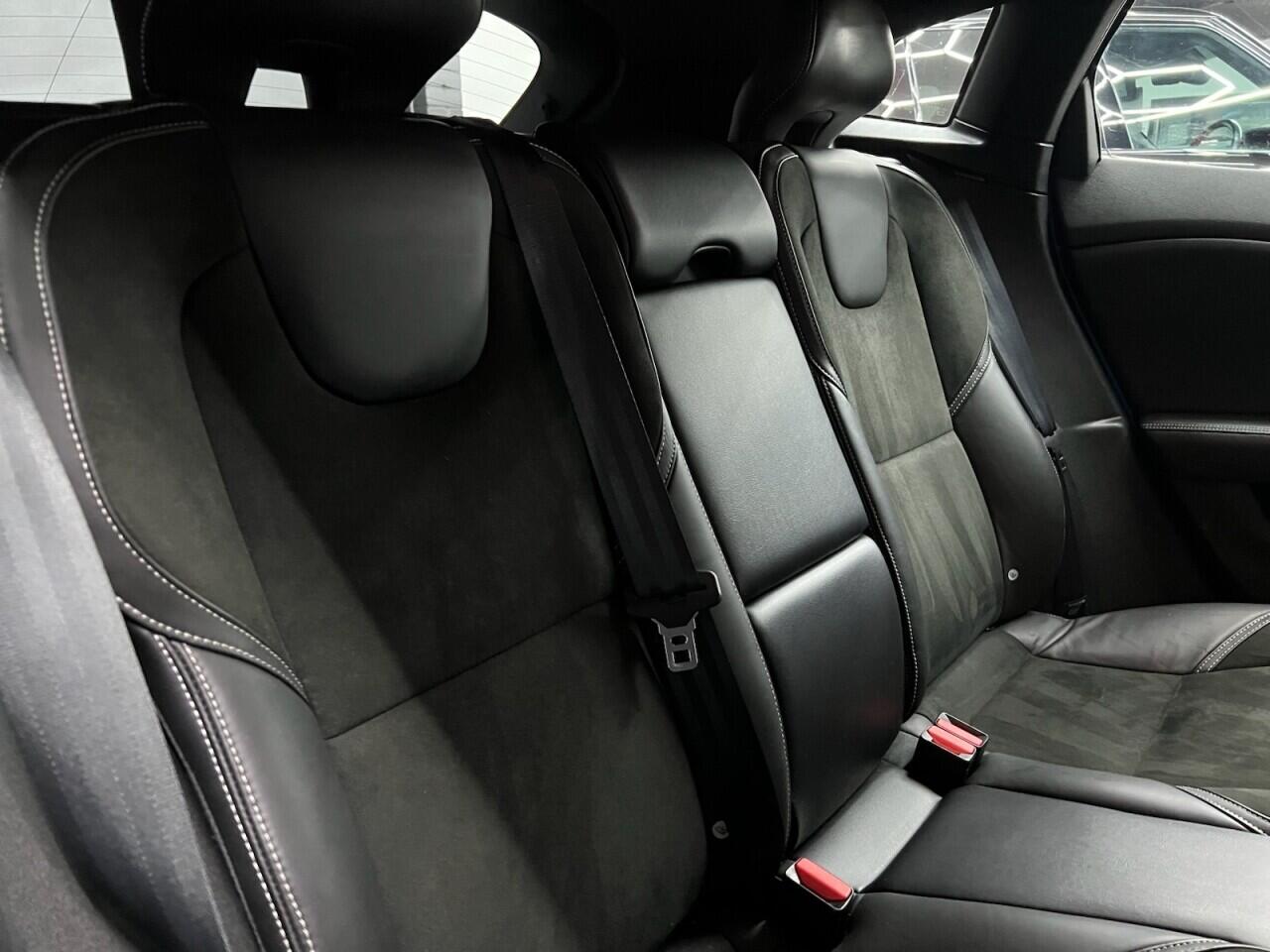 Volvo V40 view 42