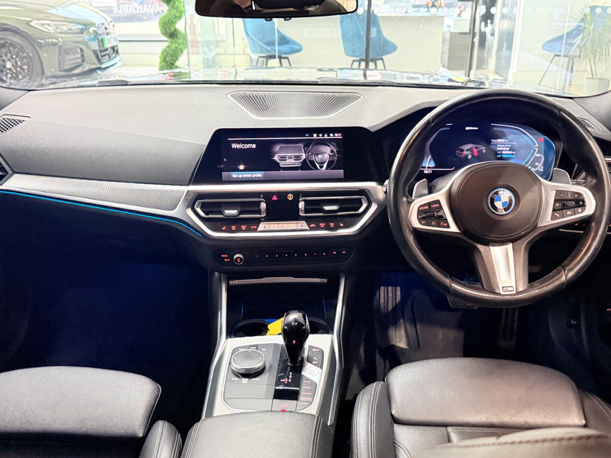 BMW 3 Series view 4