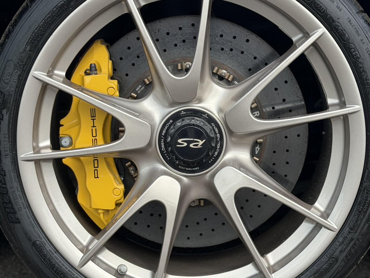 Porsche 911 view 21